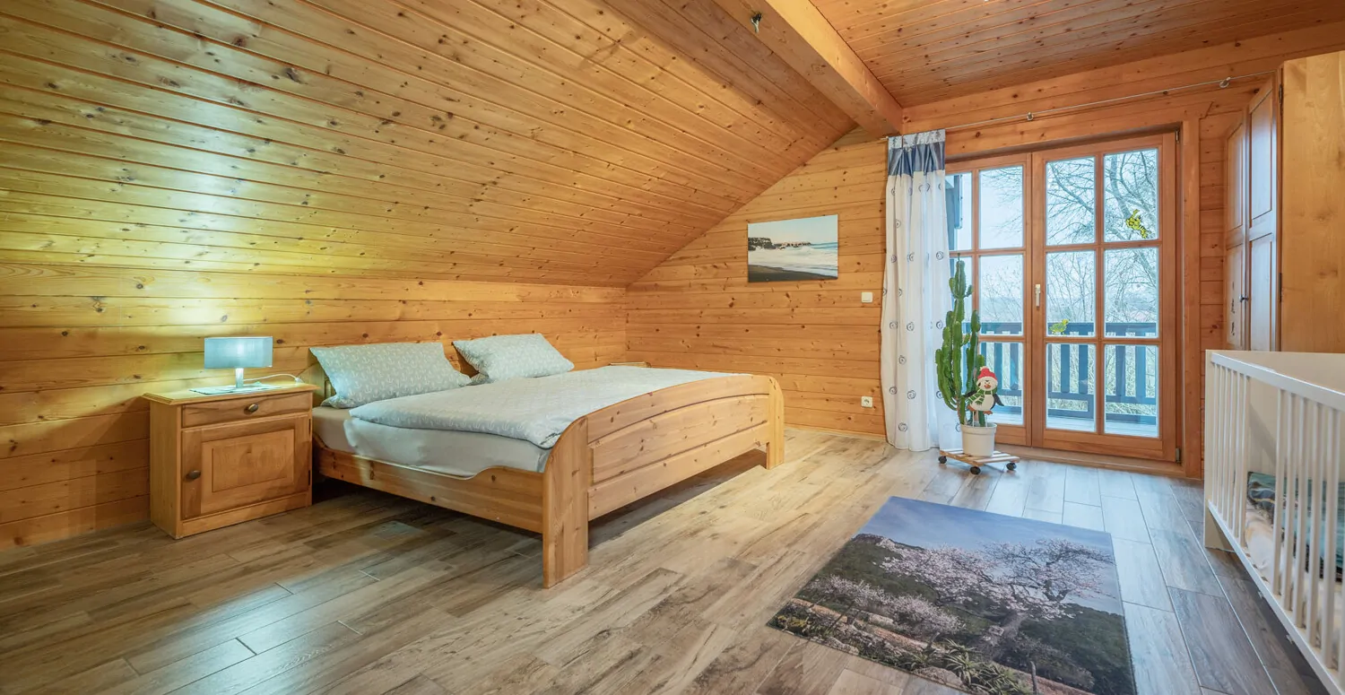 Hochwertiges Sonneitnerholzhaus - Einfamilienhaus mit Einliegerwohnung und großem Grundstück