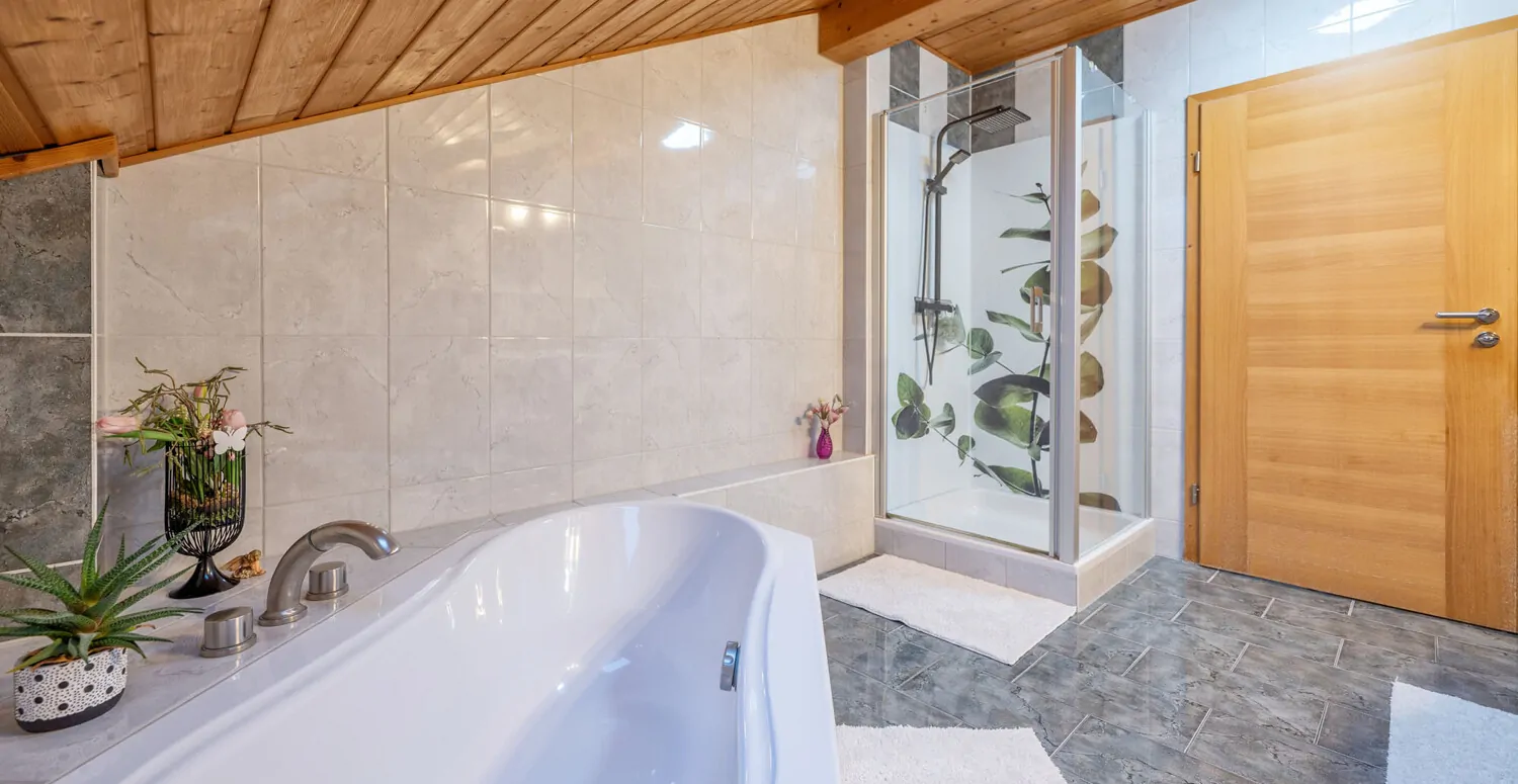 Hochwertiges Sonneitnerholzhaus - Einfamilienhaus mit Einliegerwohnung und großem Grundstück