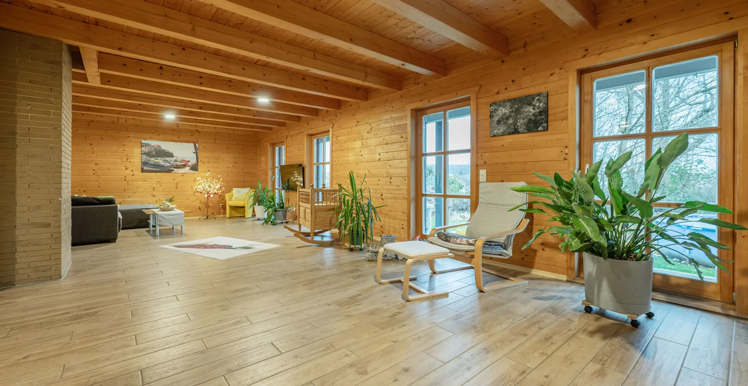 Hochwertiges Sonneitnerholzhaus - Einfamilienhaus mit Einliegerwohnung und großem Grundstück