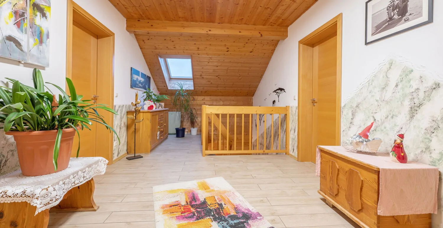 Hochwertiges Sonneitnerholzhaus - Einfamilienhaus mit Einliegerwohnung und großem Grundstück