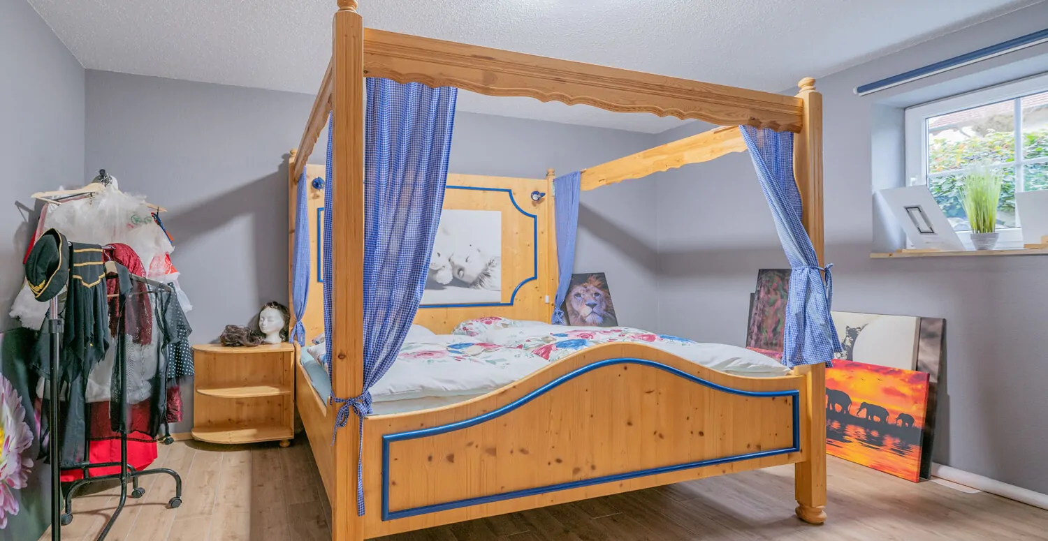 Hochwertiges Sonneitnerholzhaus - Einfamilienhaus mit Einliegerwohnung und großem Grundstück