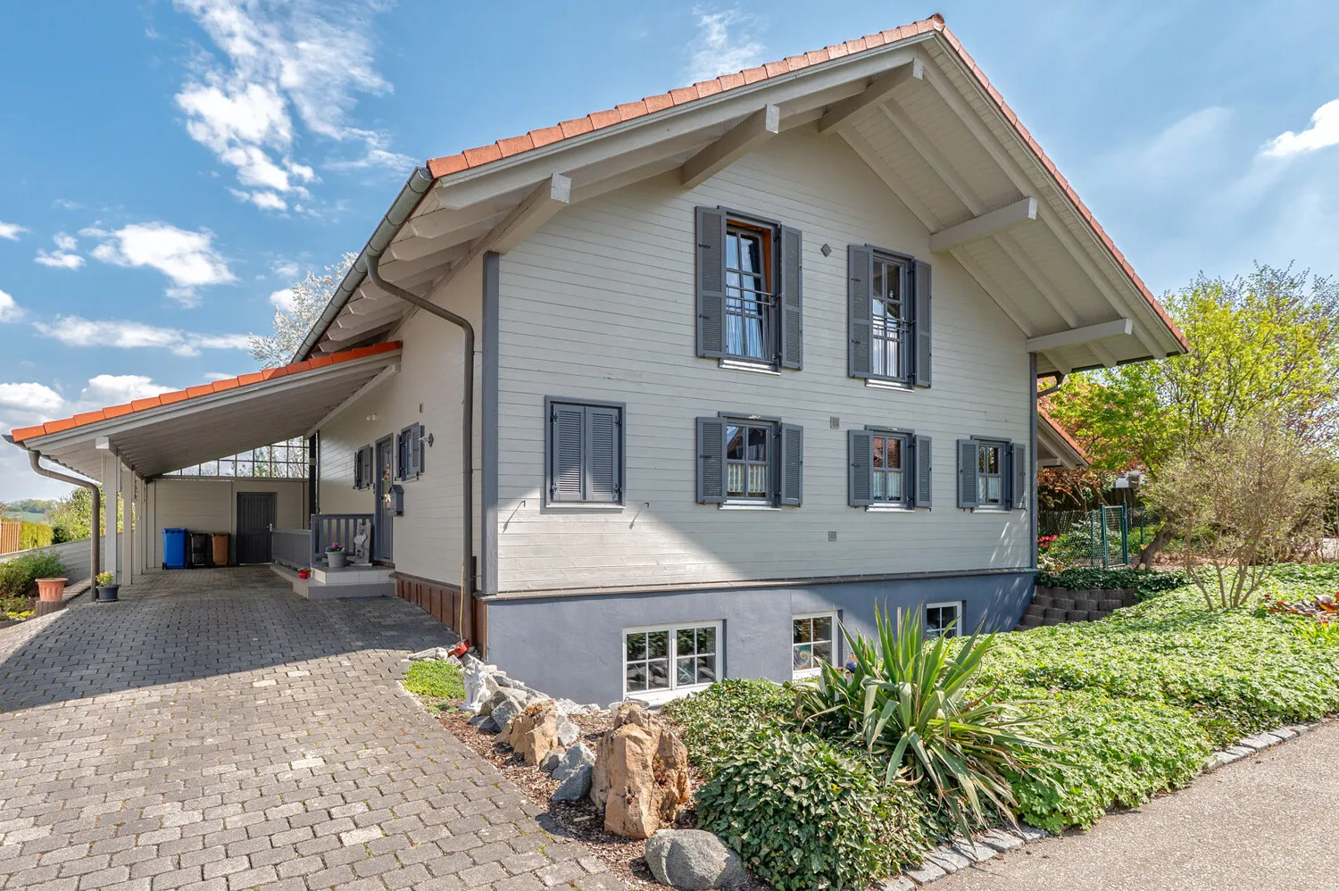 Maison Sonneitner en bois de haute qualité - maison individuelle avec studio indépendant et grand terrain