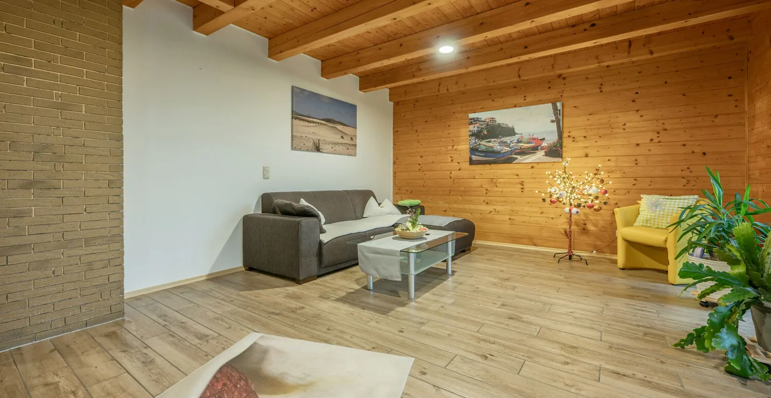 Hochwertiges Sonneitnerholzhaus - Einfamilienhaus mit Einliegerwohnung und großem Grundstück