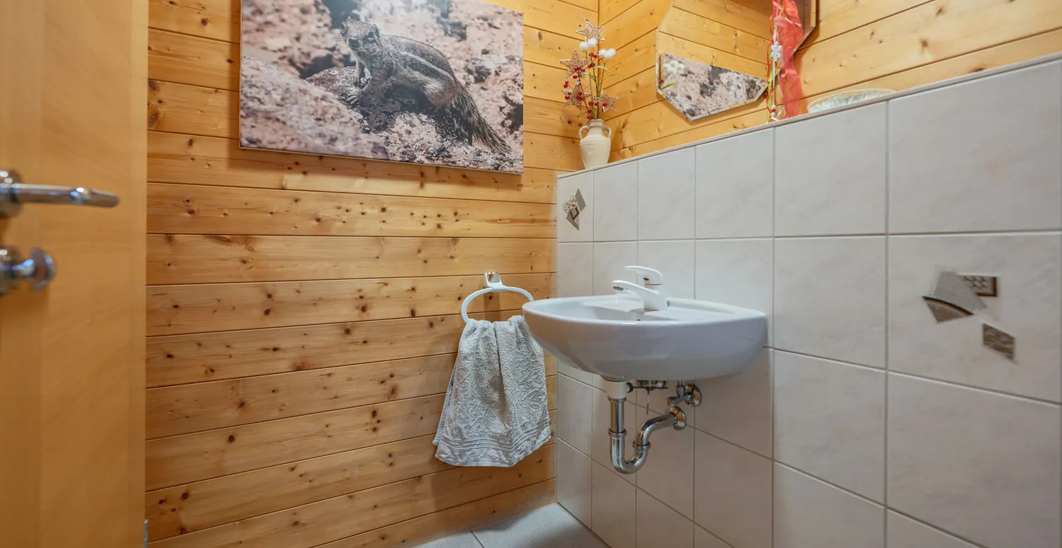 Hochwertiges Sonneitnerholzhaus - Einfamilienhaus mit Einliegerwohnung und großem Grundstück