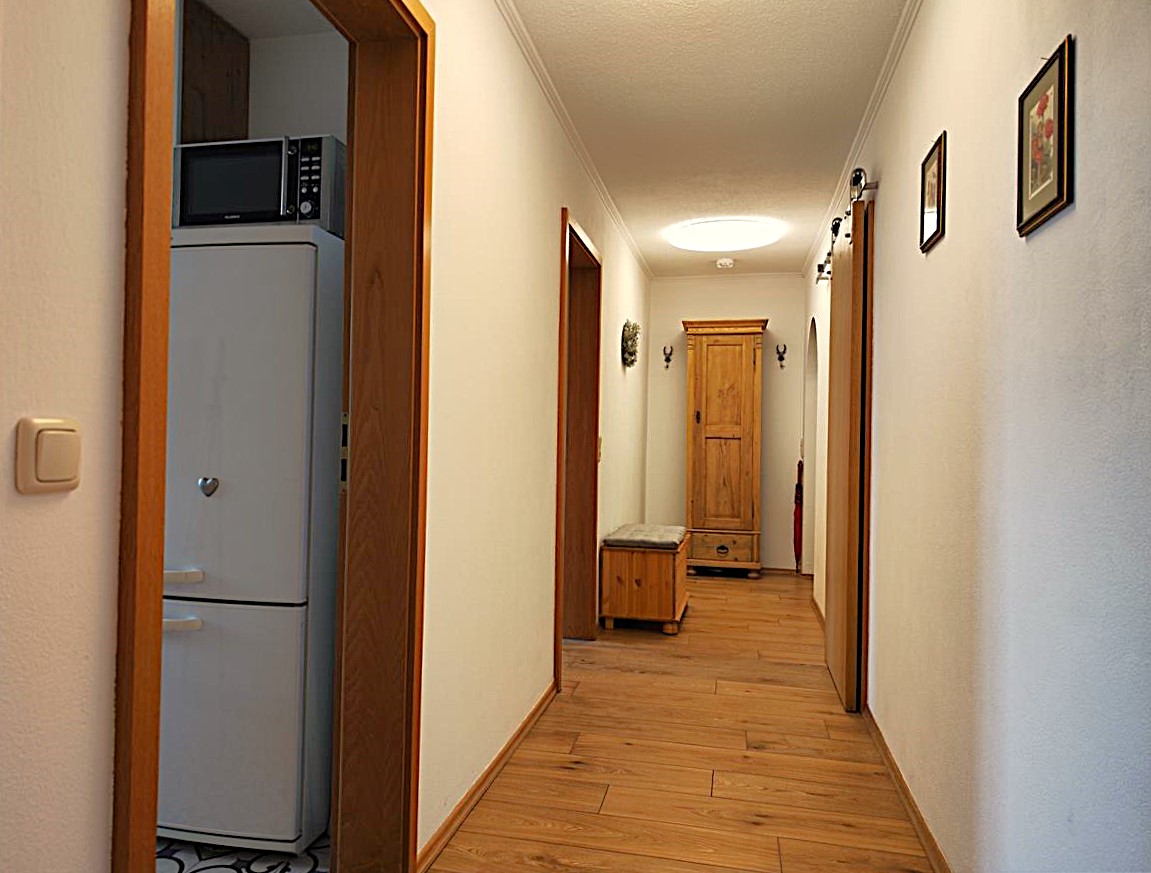 Modernisierte Zwei-Zimmer-Wohnung mit 2 Tiefgaragenstellplätzen