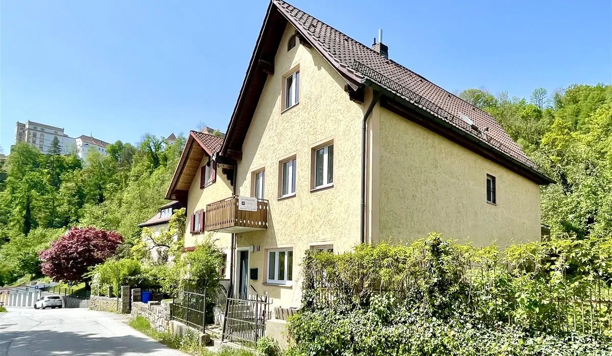 Einzigartiges Einfamilienhaus mit PV/Solarthermie und verwunschenem Garten