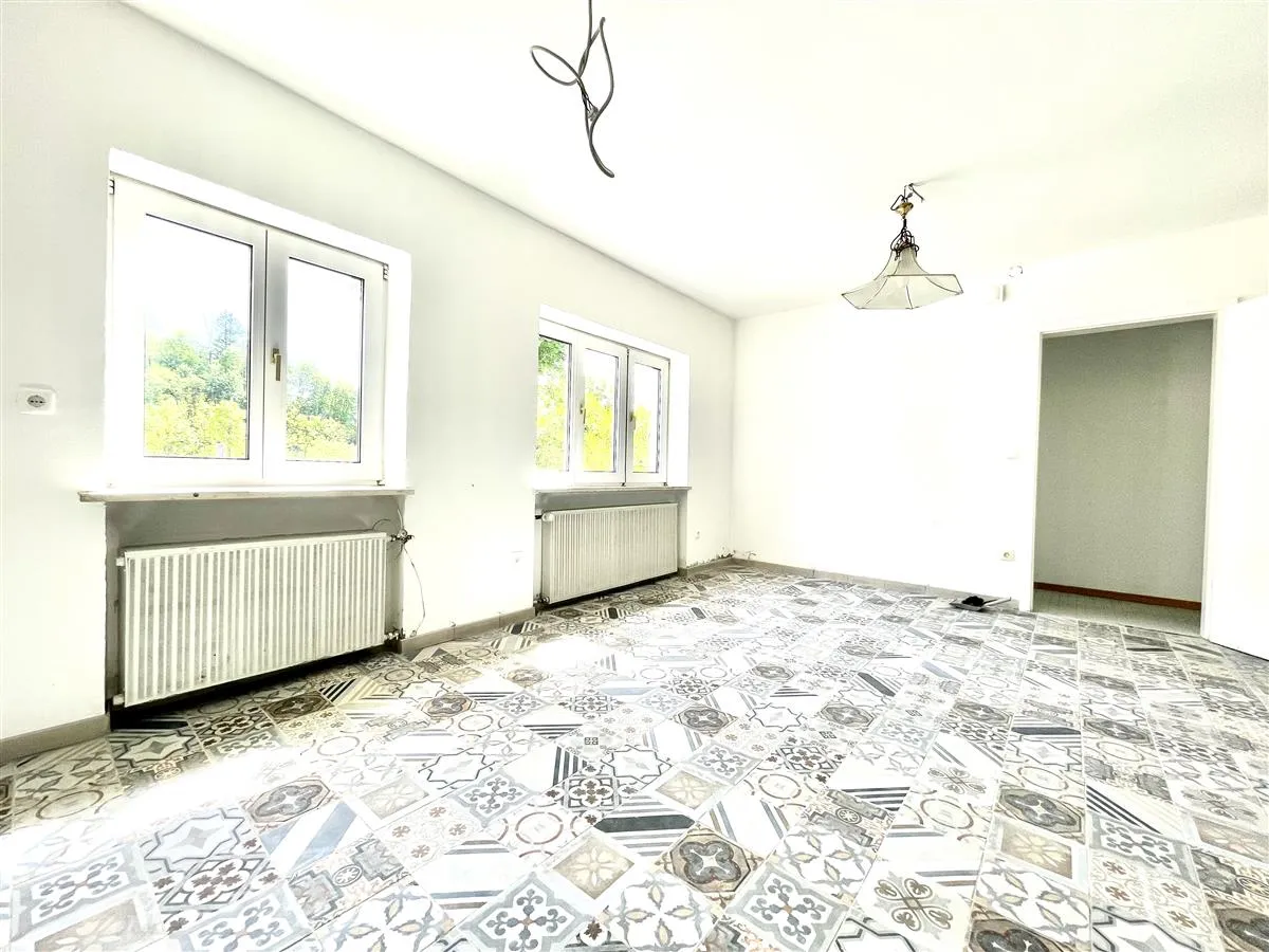 Casa unifamiliar única con sistema fotovoltaico/solar térmico y un encantador jardín.