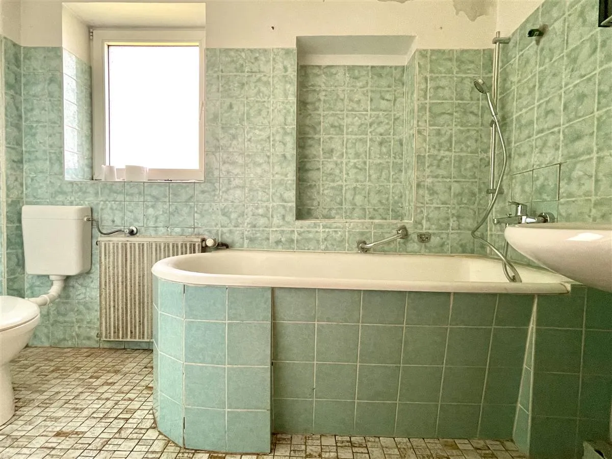 Casa unifamiliar única con sistema fotovoltaico/solar térmico y un encantador jardín.