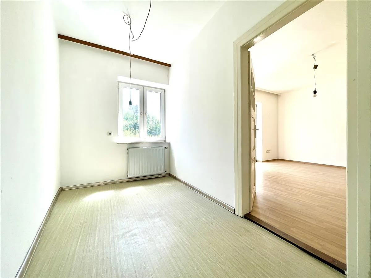 Casa unifamiliar única con sistema fotovoltaico/solar térmico y un encantador jardín.