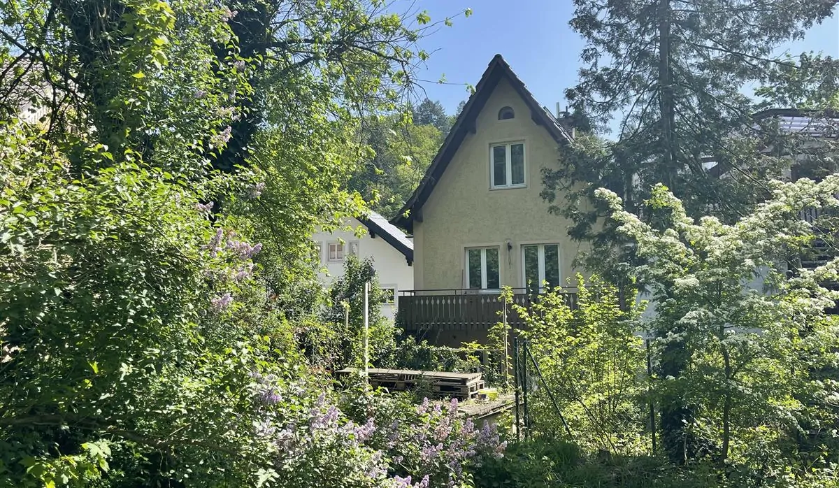 Einzigartiges Einfamilienhaus mit PV/Solarthermie und verwunschenem Garten