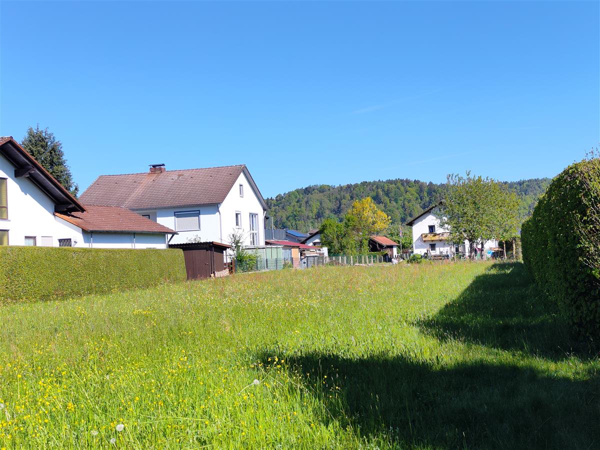 Sonniges Grundstück mit Alpenblick in Julbach