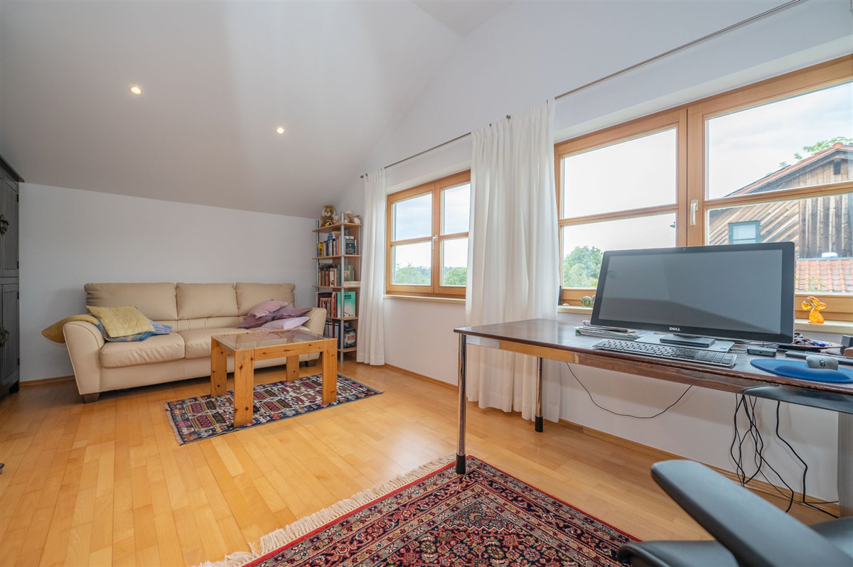 Sonniges Zuhause mit tollem Garten, Weitblick, Photovoltaik mit Speicher und Garage