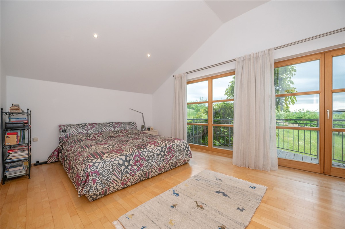Sonniges Zuhause mit tollem Garten, Weitblick, Photovoltaik mit Speicher und Garage