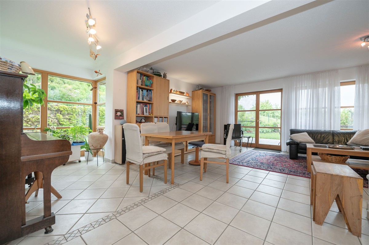 Sonniges Zuhause mit tollem Garten, Weitblick, Photovoltaik mit Speicher und Garage