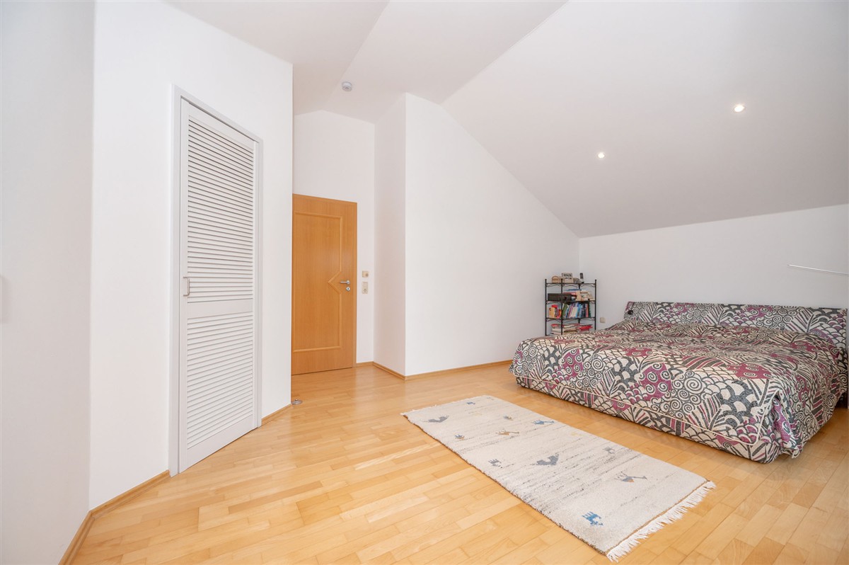 Sonniges Zuhause mit tollem Garten, Weitblick, Photovoltaik mit Speicher und Garage