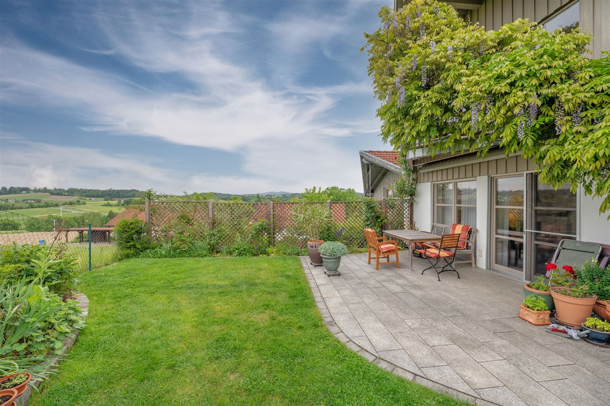 Sonniges Zuhause mit tollem Garten, Weitblick, Photovoltaik mit Speicher und Garage