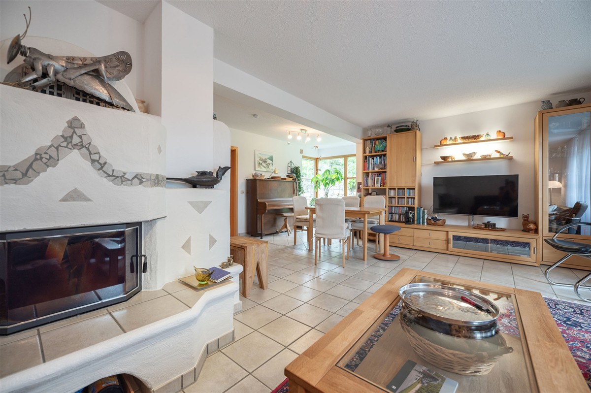 Sonniges Zuhause mit tollem Garten, Weitblick, Photovoltaik mit Speicher und Garage
