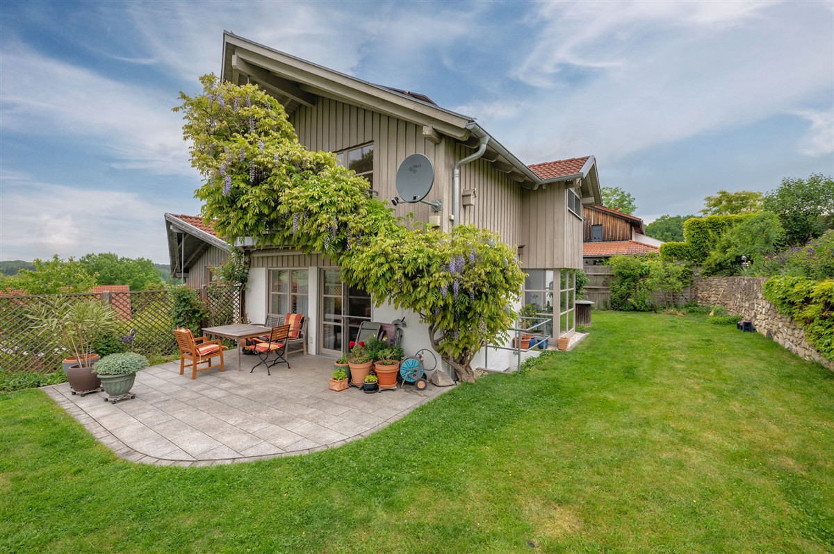 Sonniges Zuhause mit tollem Garten, Weitblick, Photovoltaik mit Speicher und Garage