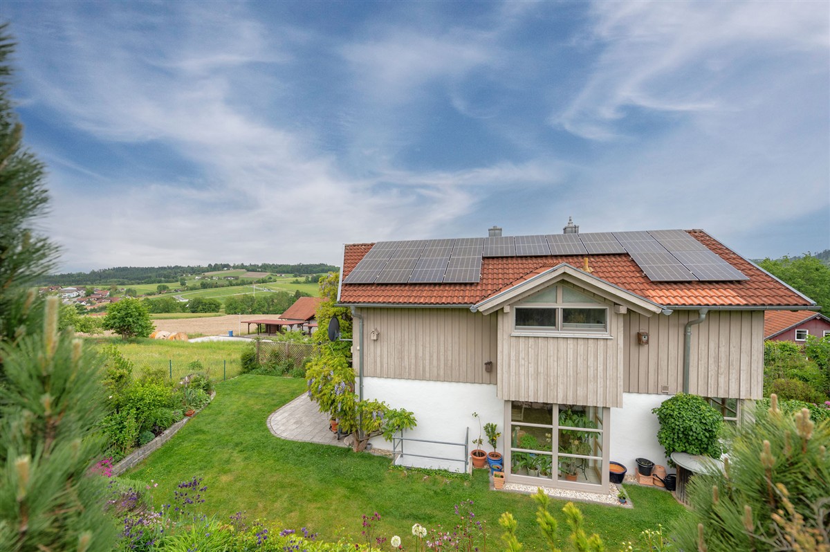 Sonniges Zuhause mit tollem Garten, Weitblick, Photovoltaik mit Speicher und Garage