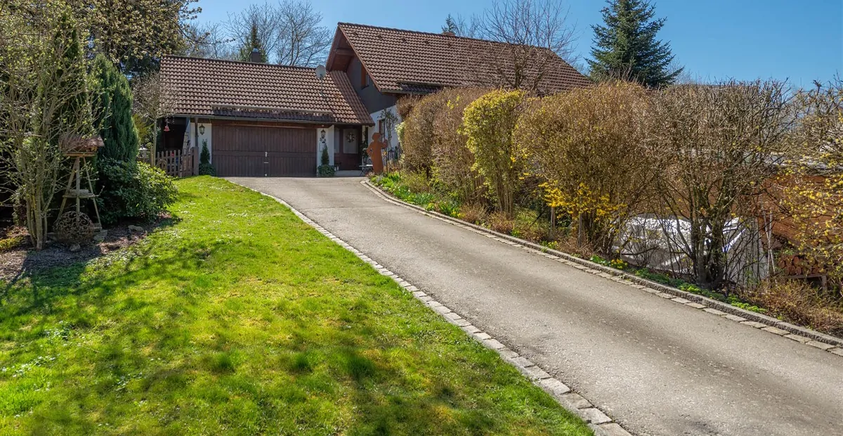 Zufahrt zum Anwesen