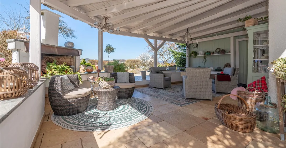 überdachte Terrasse