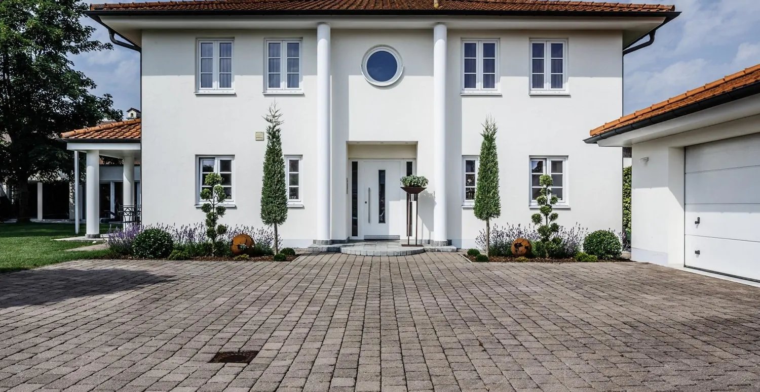 Mediterrane Traumvilla mit Außen-Pool, Fitness-Pavillon und Doppelgarage