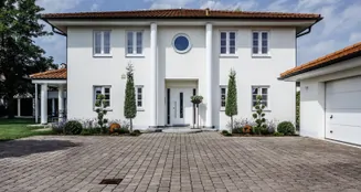 von_poll_real_estate_property_25166030_image_0