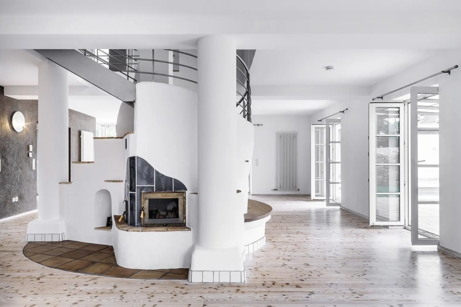 Mediterrane Traumvilla mit Außen-Pool, Fitness-Pavillon und Doppelgarage