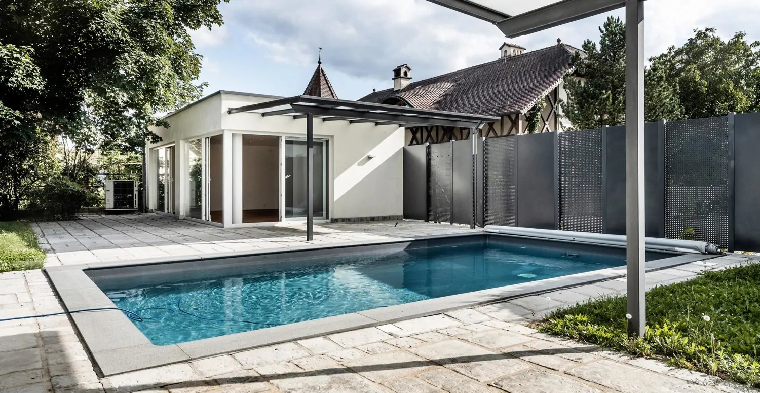 Mediterrane Traumvilla mit Außen-Pool, Fitness-Pavillon und Doppelgarage