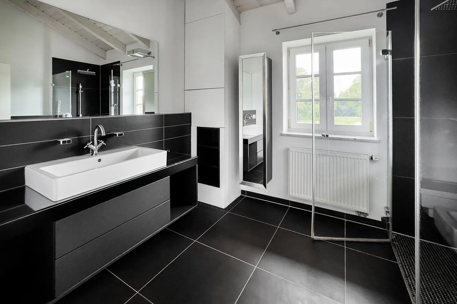 Mediterrane Traumvilla mit Außen-Pool, Fitness-Pavillon und Doppelgarage