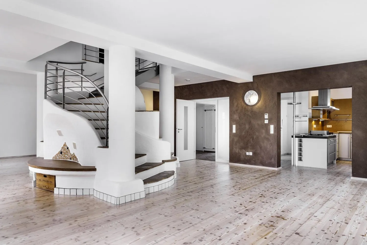 Mediterrane Traumvilla mit Außen-Pool, Fitness-Pavillon und Doppelgarage