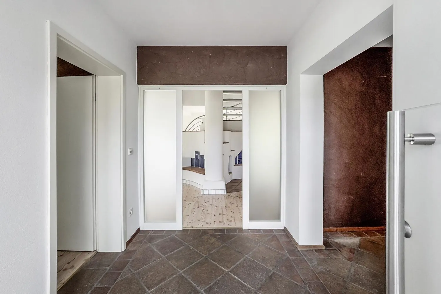 Mediterrane Traumvilla mit Außen-Pool, Fitness-Pavillon und Doppelgarage