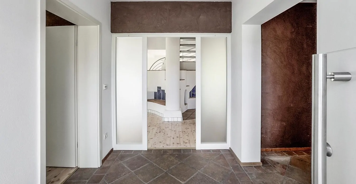 Mediterrane Traumvilla mit Außen-Pool, Fitness-Pavillon und Doppelgarage