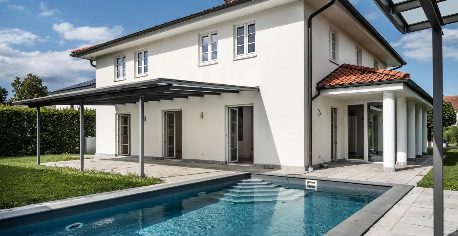 Mediterrane Traumvilla mit Außen-Pool, Fitness-Pavillon und Doppelgarage