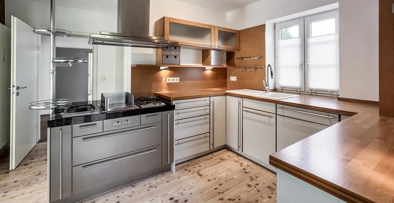 Mediterrane Traumvilla mit Außen-Pool, Fitness-Pavillon und Doppelgarage