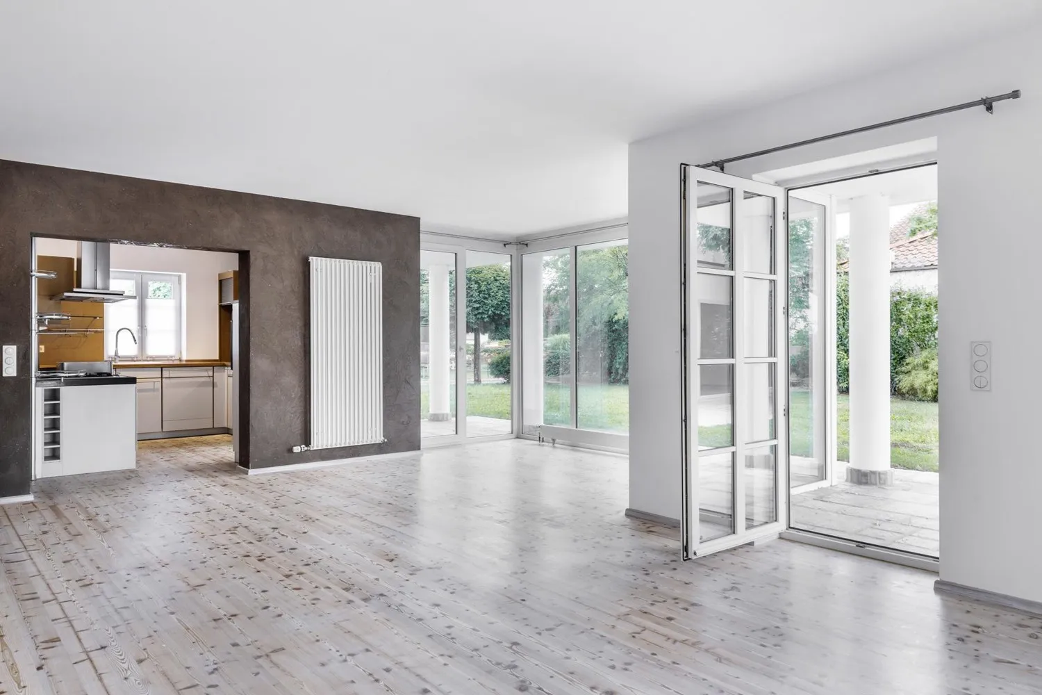 Mediterrane Traumvilla mit Außen-Pool, Fitness-Pavillon und Doppelgarage