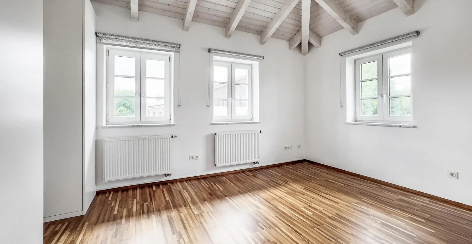 Mediterrane Traumvilla mit Außen-Pool, Fitness-Pavillon und Doppelgarage