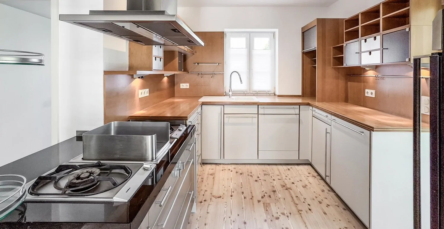 Mediterrane Traumvilla mit Außen-Pool, Fitness-Pavillon und Doppelgarage