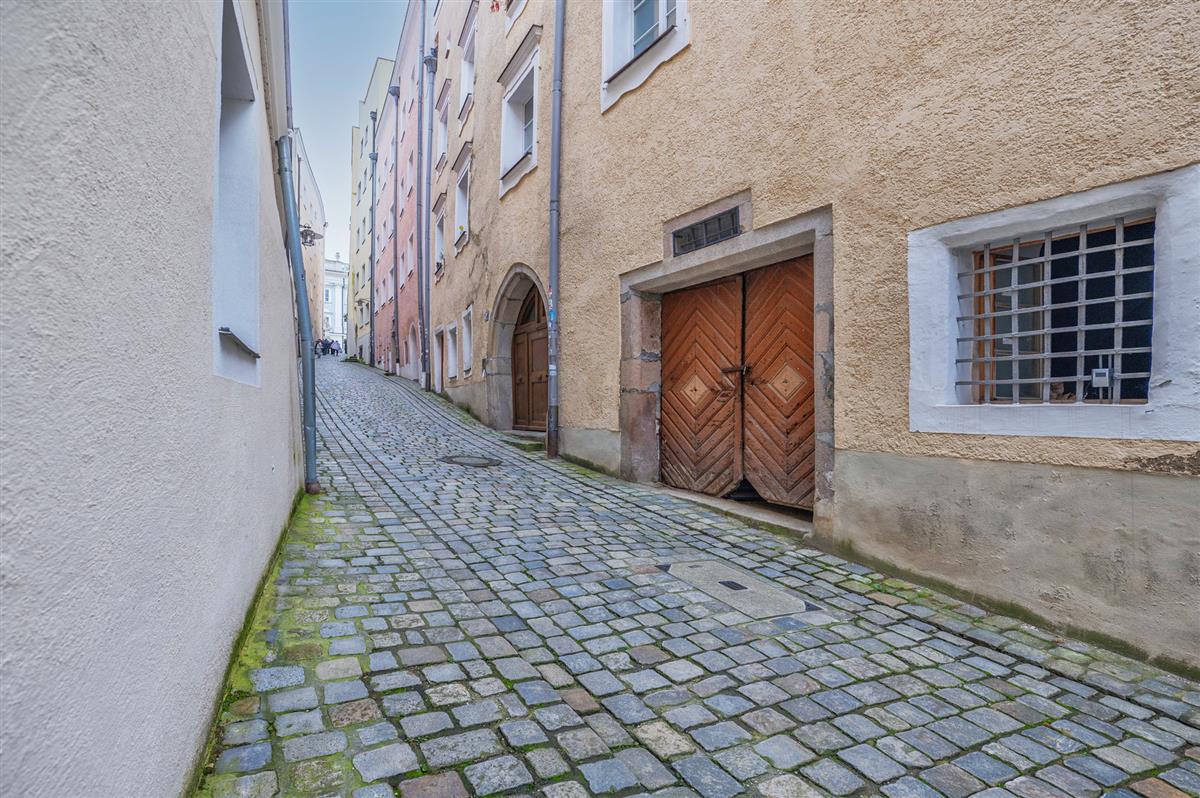 Nähe Residenzplatz: Klassisch-schöne, renovierte Altbauwhg. im Schiffmeisterhaus