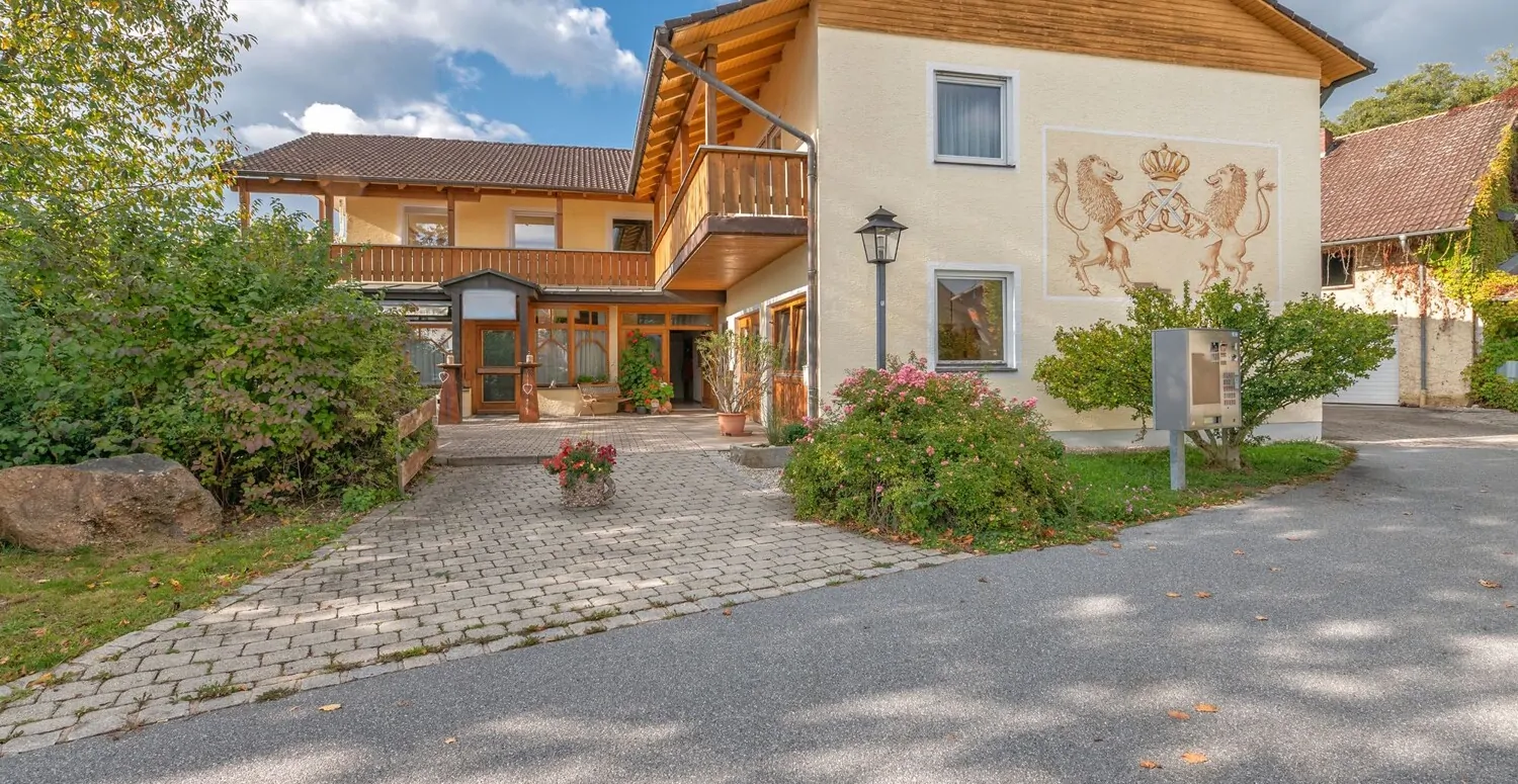 Mehrfamilienhaus mit 4 Wohnungen erweiterbar auf 8 Wohnungen