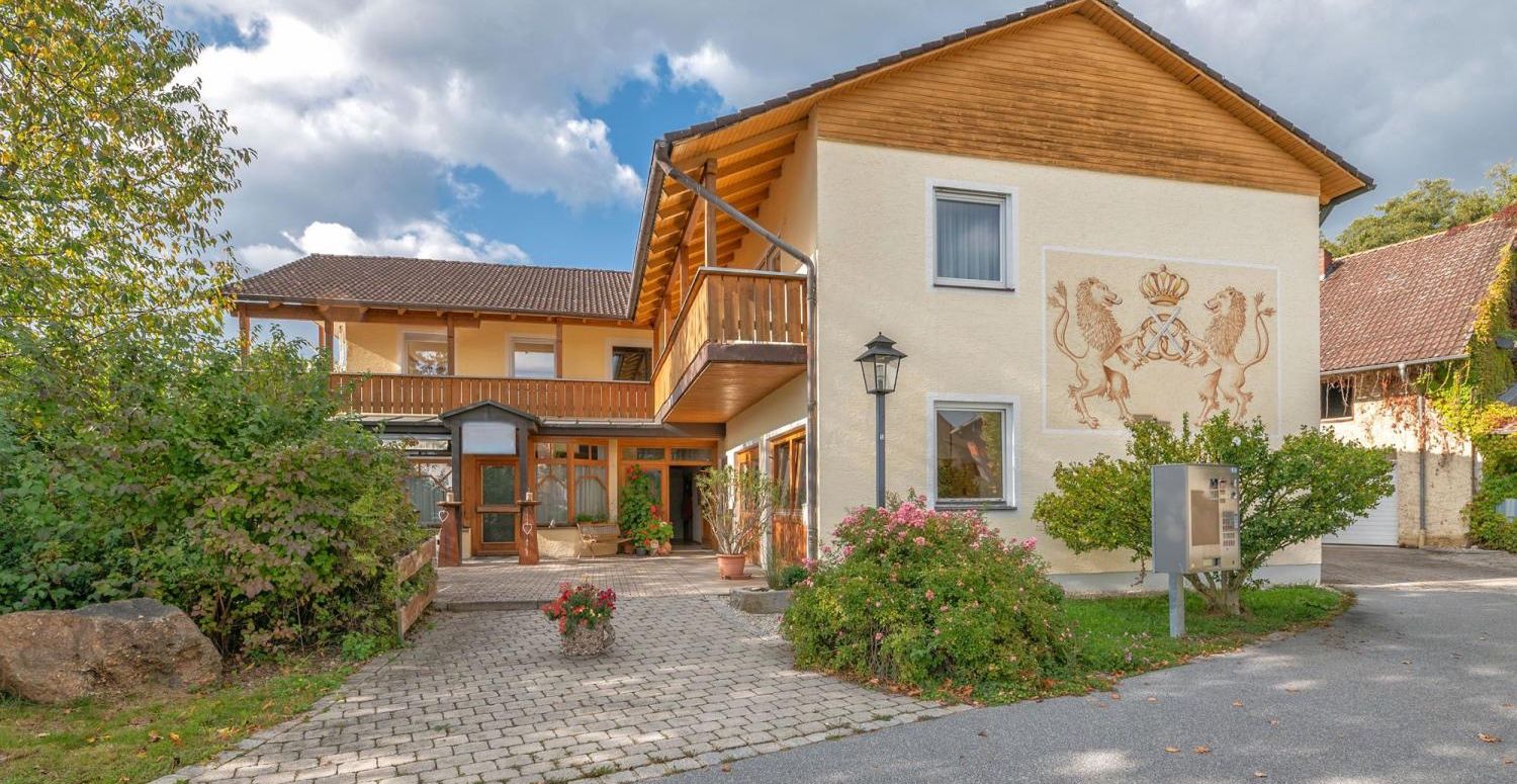 Mehrfamilienhaus mit 4 Wohnungen erweiterbar auf 8 Wohnungen