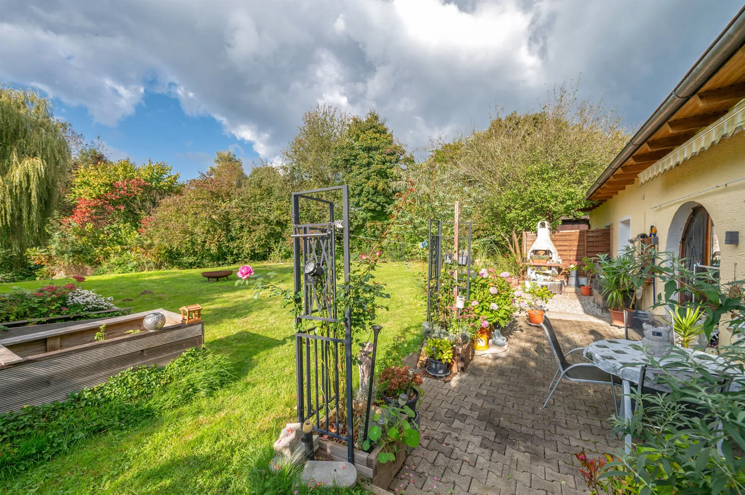 Mehrfamilienhaus mit 4 Wohnungen erweiterbar auf 8 Wohnungen