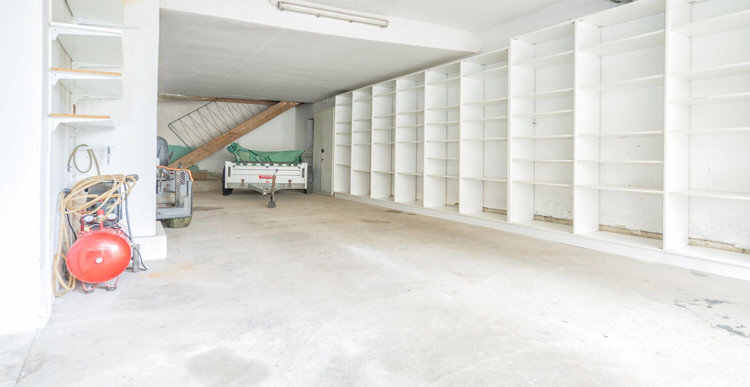 Große Garage
