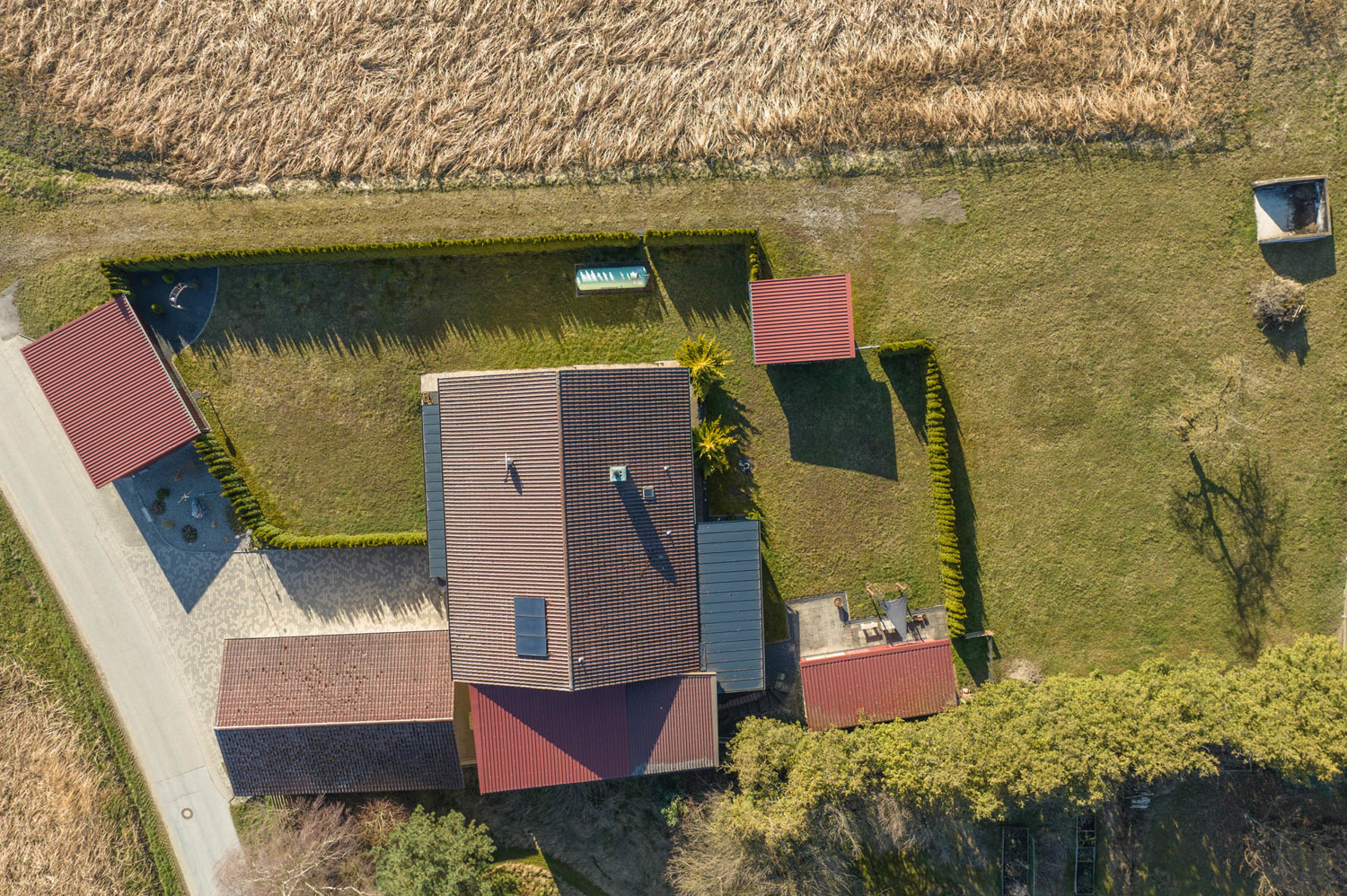 Großzügiges Zweifamilienhaus in ruhiger Ortsrandlage eines kleinen Weilers