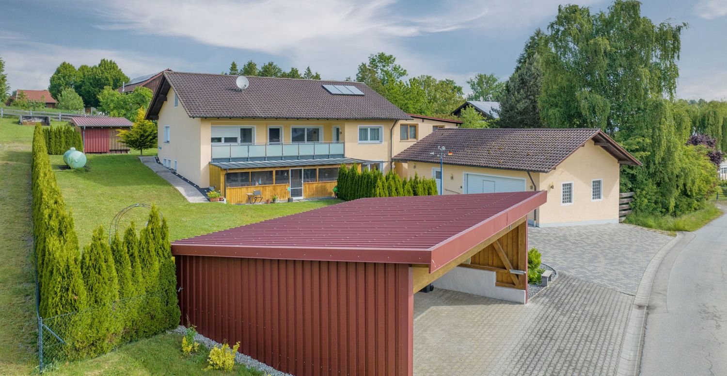 Großzügiges Zweifamilienhaus in ruhiger Ortsrandlage eines kleinen Weilers