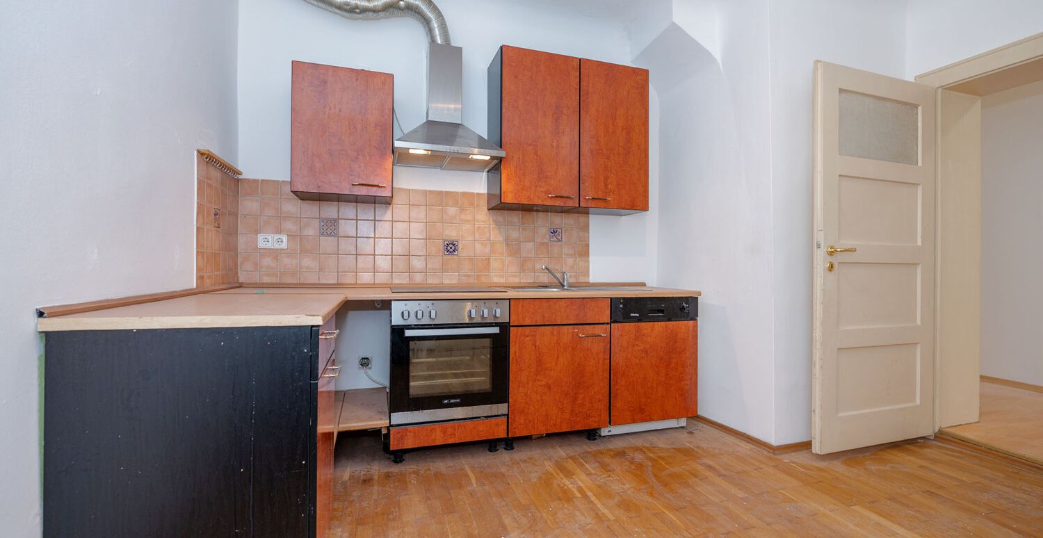 Denkmalgeschützter Altbau: 5-Zimmer-Wohnung mit spektakulärem Felsengarten