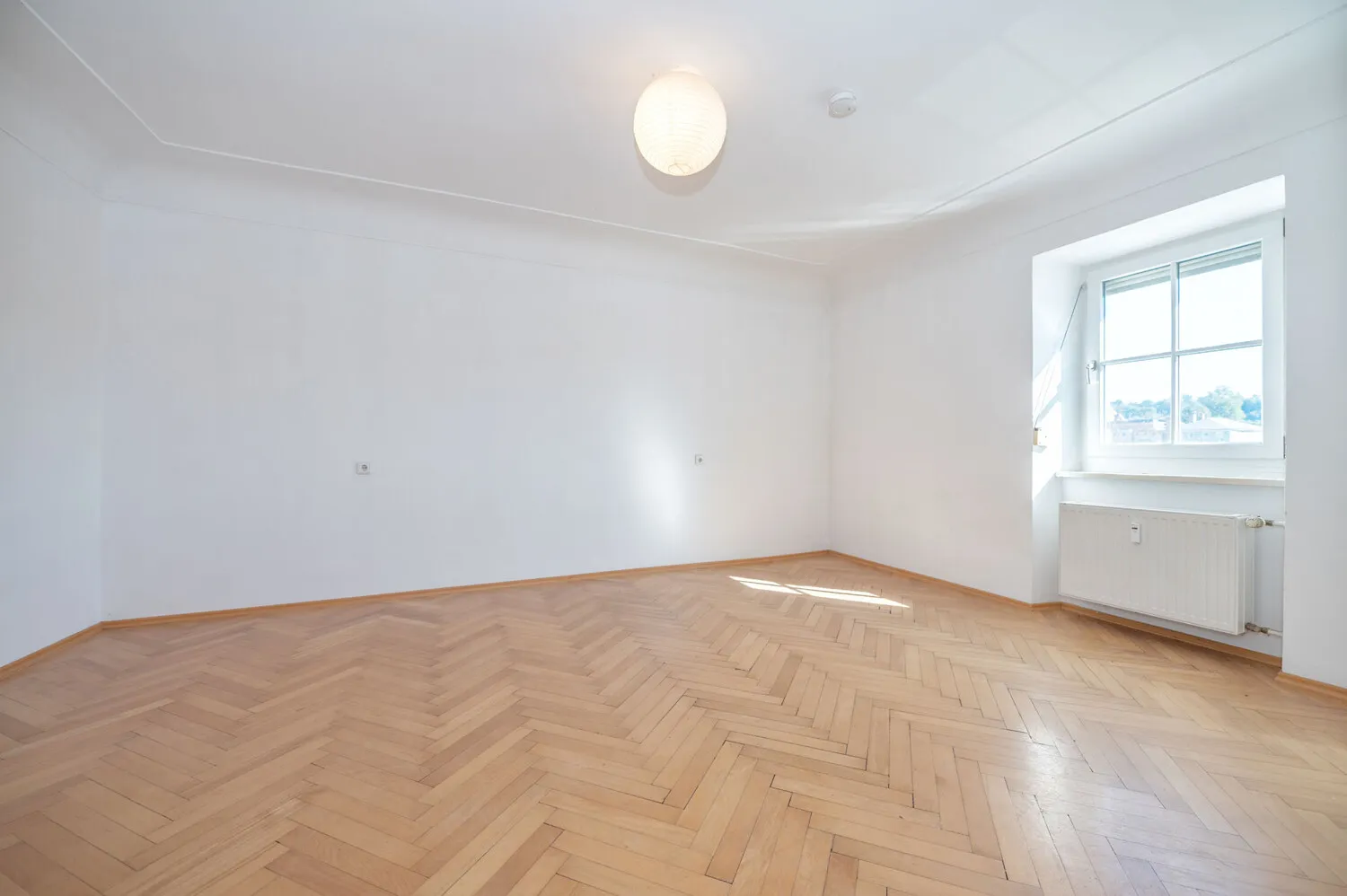 Citynahe Lage: 5-Zimmer-Wohnung mit spektakulärem Felsengarten