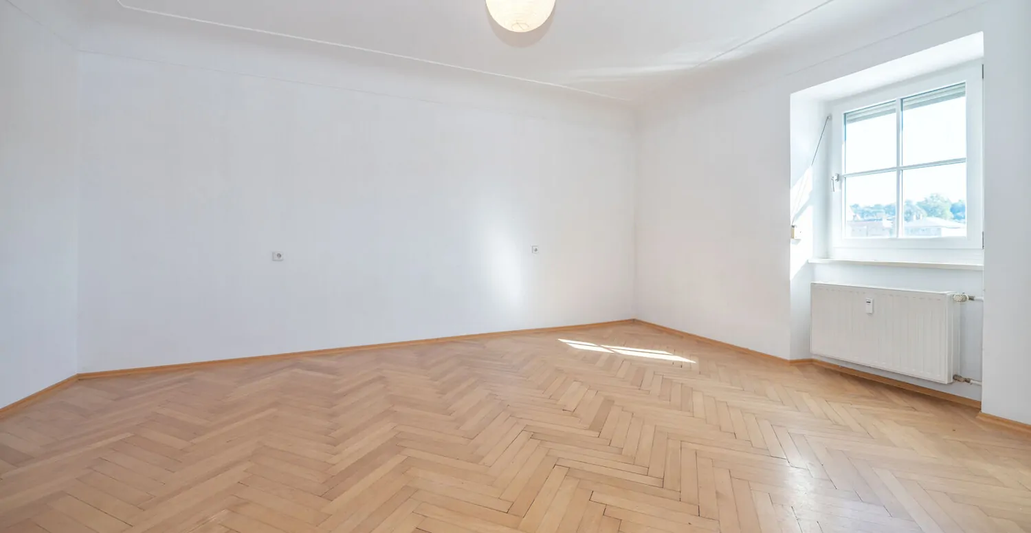 Denkmalgeschützter Altbau: 5-Zimmer-Wohnung mit spektakulärem Felsengarten