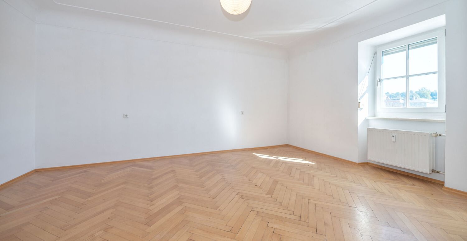 Denkmalgeschützter Altbau: 5-Zimmer-Wohnung mit spektakulärem Felsengarten