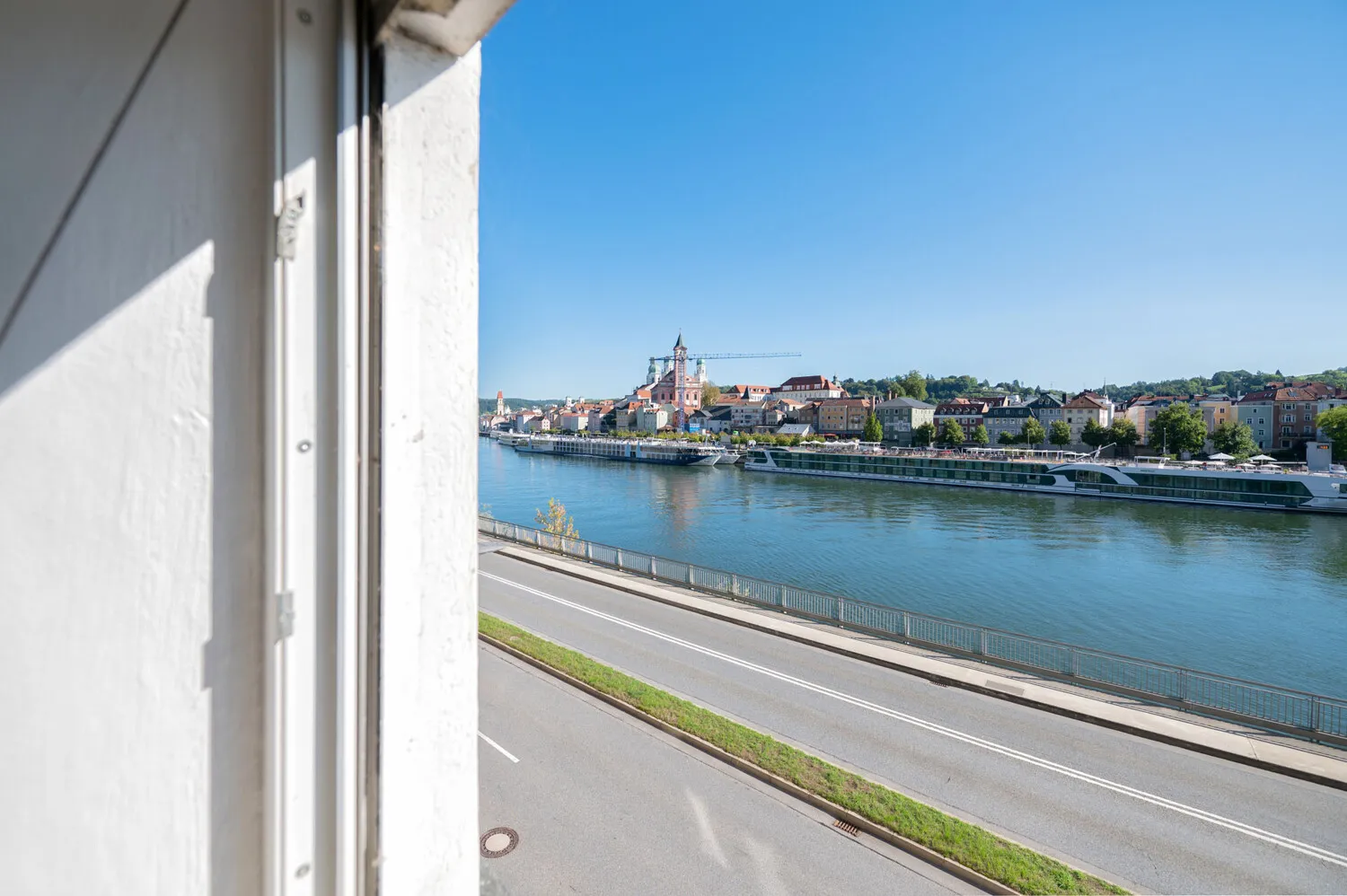 Citynahe Lage: 5-Zimmer-Wohnung mit spektakulärem Felsengarten